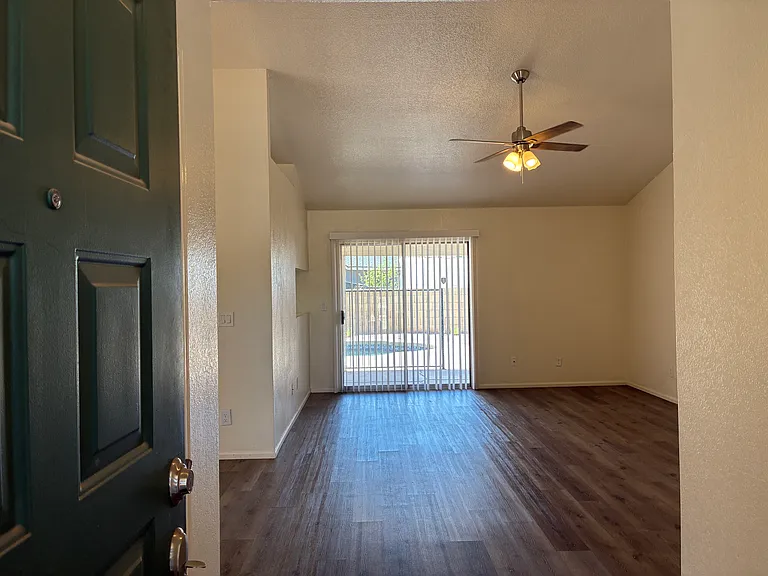 5637 W Yucca St — Photo 3