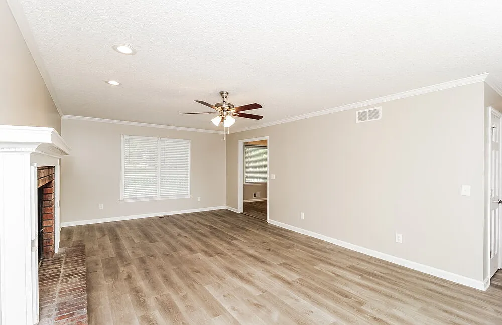3 bed, 2.5 bath, 2052 sqft, $3,260 — Photo 4