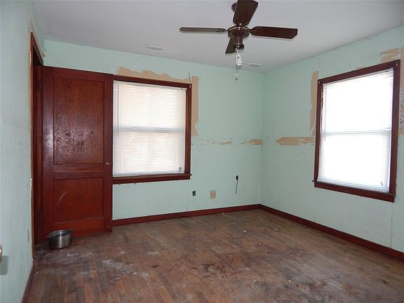 5th image of 1827 Oleander Dr