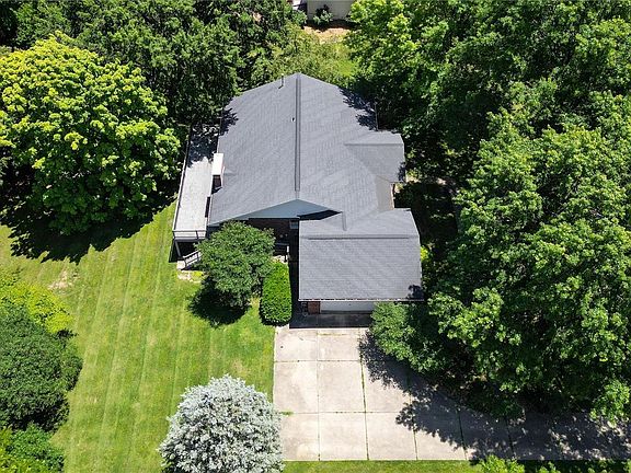 3rd image of 51 Cheshire Dr