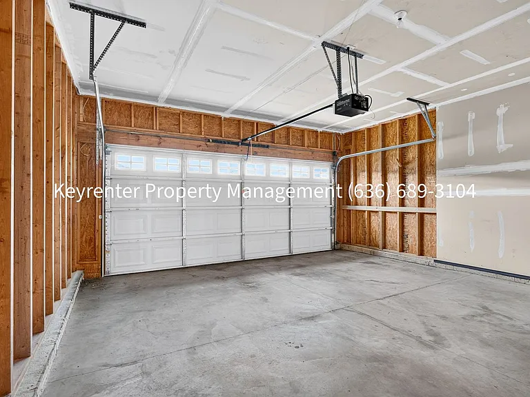 411 Angelique Pl — Photo 36