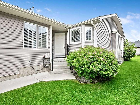 3rd image of 1803 NE Riverside Dr NW