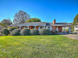 2402 Circleview Dr, Johnson City, TN 37604