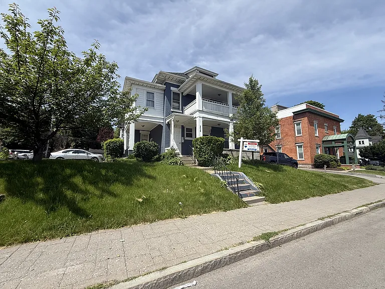 205 Lake Ave — Photo 1