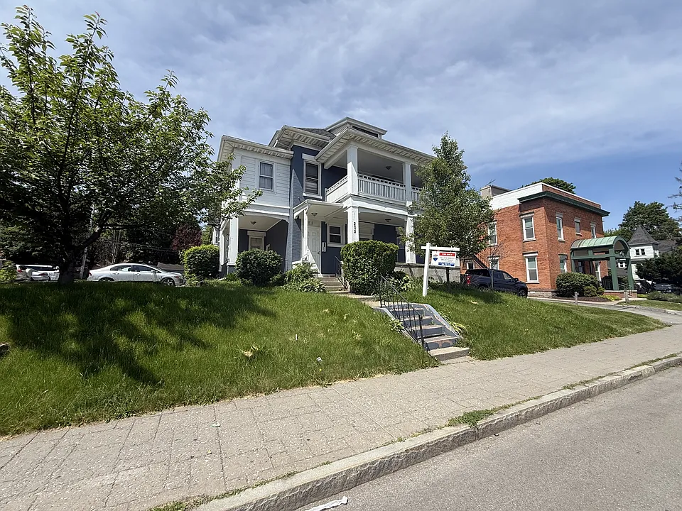 205 Lake Ave