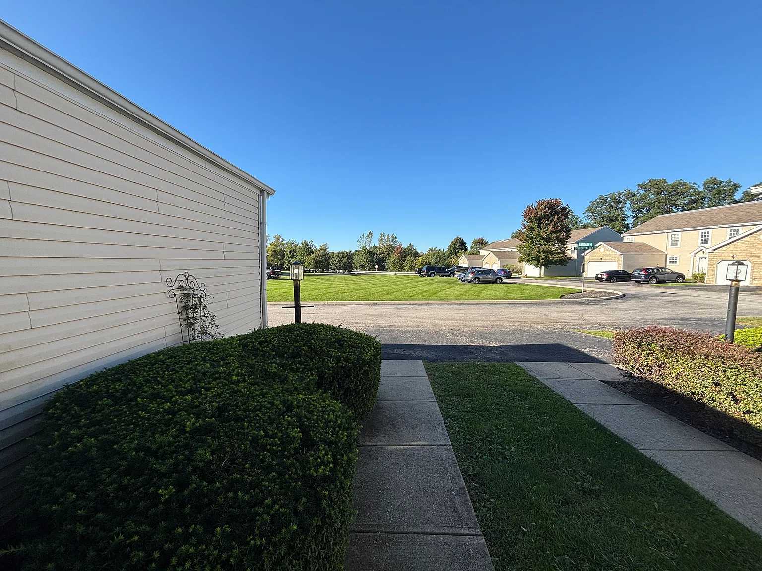 3 bed, 2.5 bath, 1728 sqft, $2,150 — Photo 3
