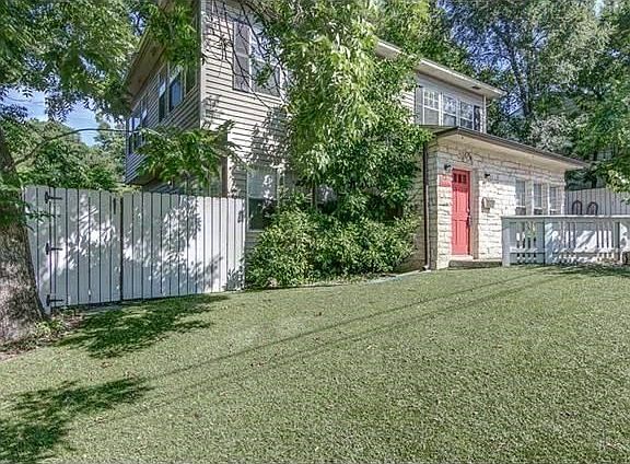 2nd image of 802 Oakland Ave