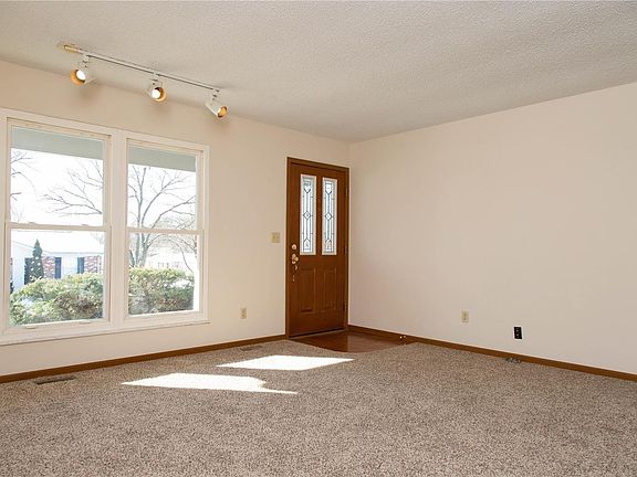 4th image of 2429 Central Parkway Dr