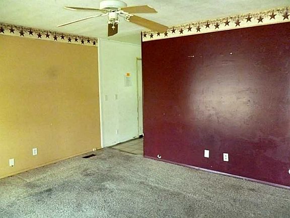 3rd image of 903 Leatherwood Dr