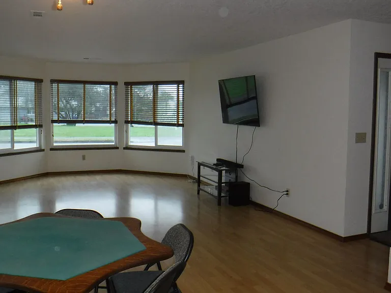 570 Velopa Ct — Photo 2