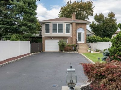 2375 Hudson St, East Meadow, NY, 11554