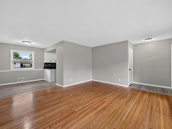 4th image of 2833 Farrington St