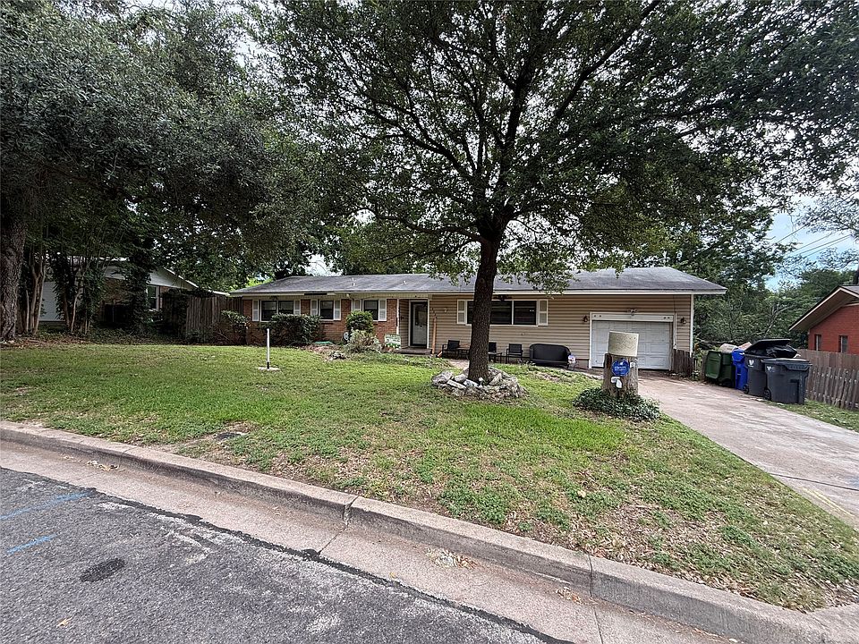 1st image of 2324 Oak Cliff Dr