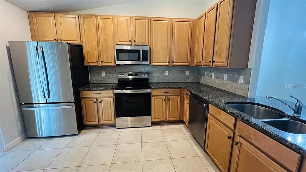3 bed, 2.0 bath, 1200 sqft, $1,500 — Photo 3