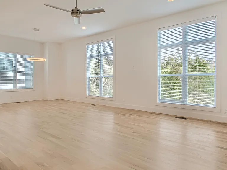 411 Serenity Ln — Photo 12