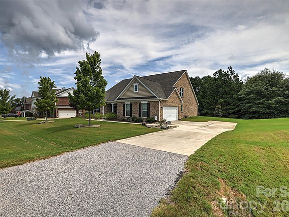 3rd image of 2084 Fuera Rd