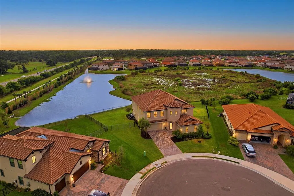 5 bed, 4.5 bath, 4211 sqft, $4,600 — Photo 2