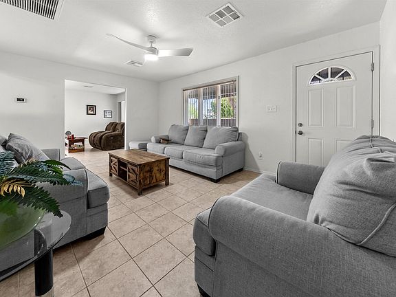 3rd image of 2747 S Mesa Ave