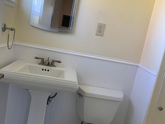 2nd image of 484 Fernandez Ct