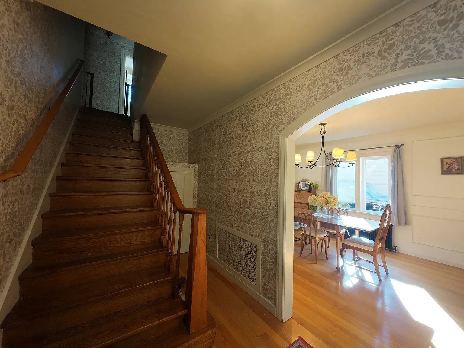 3 bed, 1.5 bath, 2400 sqft, $3,800 — Photo 4