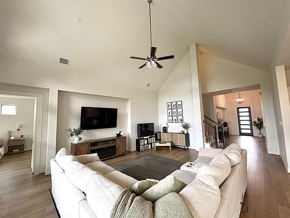 5th image of 1019 Navasota St