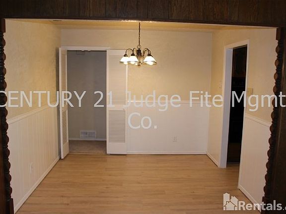 4th image of 1425 Glouchester Dr