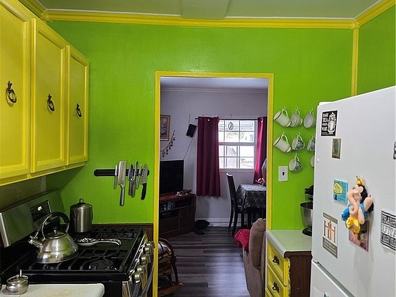 2nd image of 1864 17th St