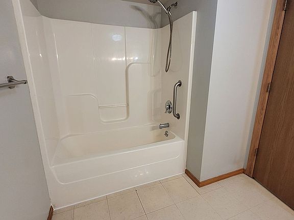 5th image of 102 E 2nd St #105