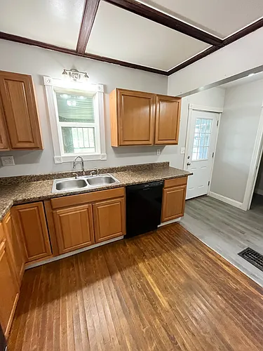 1011 Bronson St Photo 1