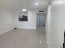 1550 NE 191st St, Miami, FL
