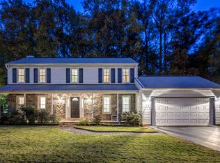 12239 Ox Hill Rd, Fairfax, VA 22033