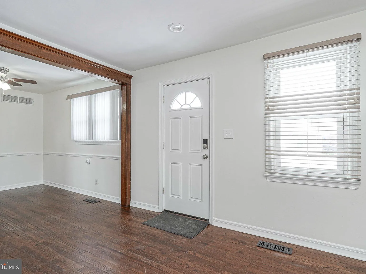 3 bed, 2.0 bath, 1260 sqft, $2,850 — Photo 3