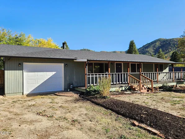 411 Placer St, Rogue River, OR 97537