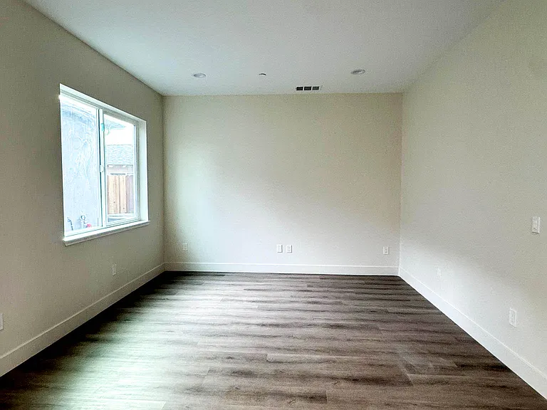 576 Marin Ave — Photo 14