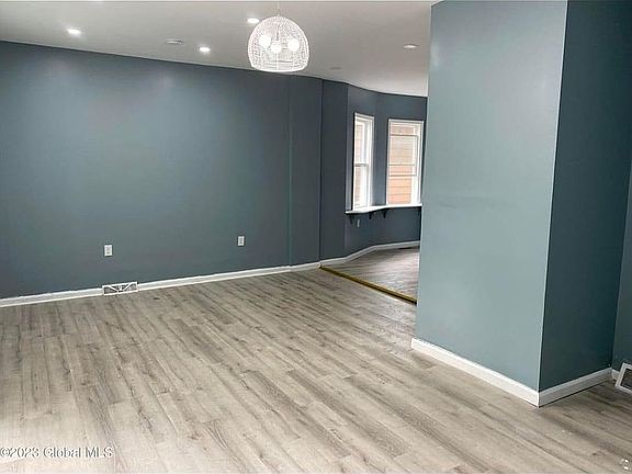 5th image of 143 Haigh Ave