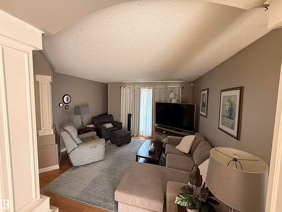 3rd image of 10 Weston Ct