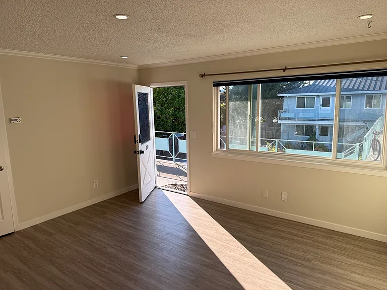 140 S Morrissey Ave #17 — Photo 4