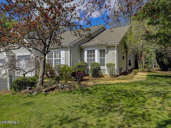 3rd image of 74 Ridge Place