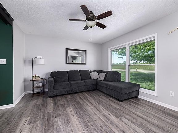 4th image of 2800 Hutton Rd