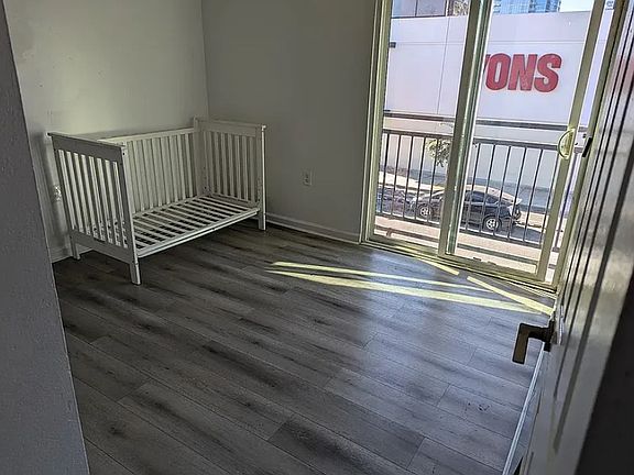 4th image of 635 E Broadway