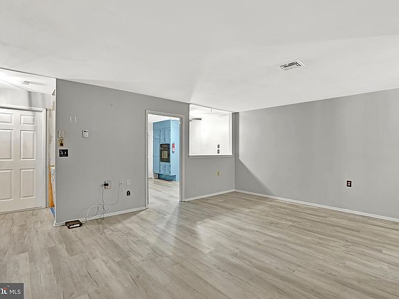 5th image of 52 Cambridge Ct