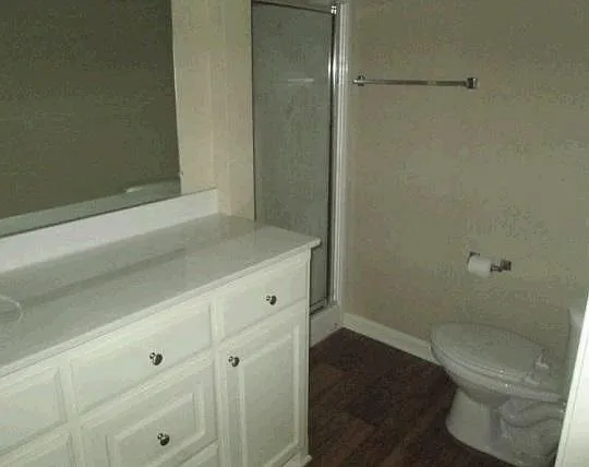 402 E Ash St — Photo 3