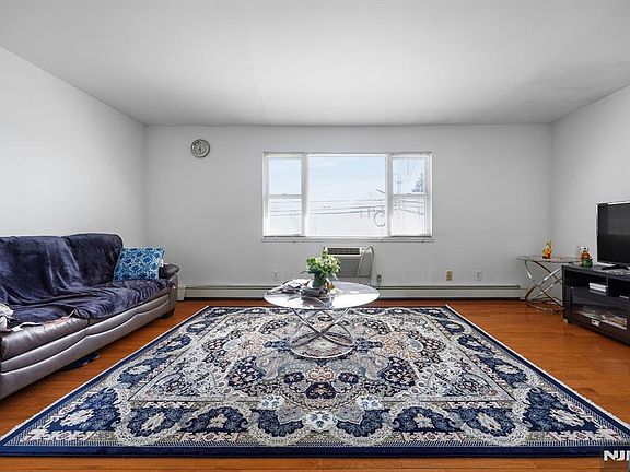 3rd image of 747 Riverside Ave APT C1