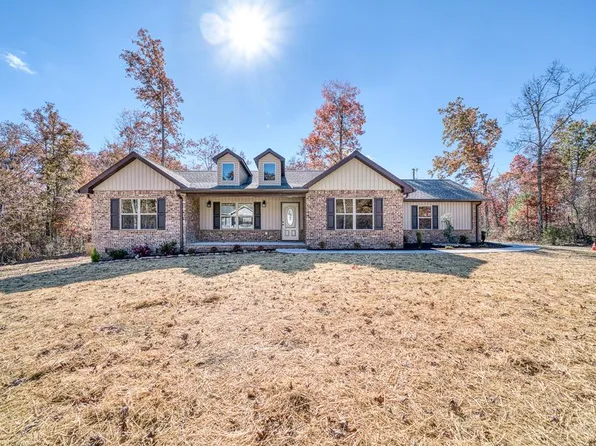 1001 Greyeagle Dr, Crossville, TN 38572