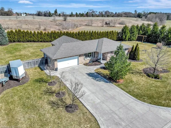 26 North St, Brant, ON N0E 1K0