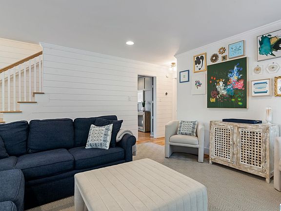 3rd image of 1439 Ridge Rd