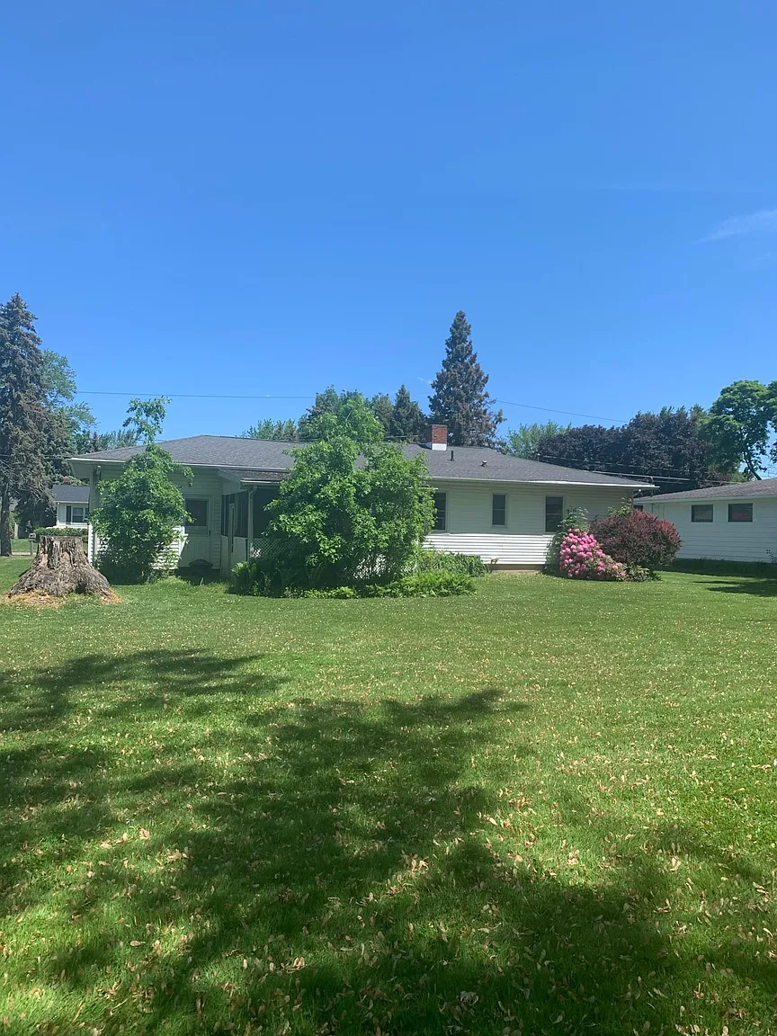 7 Carol Ave photo 1