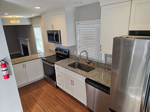 3rd image of 1810 Village Lake Dr APT A