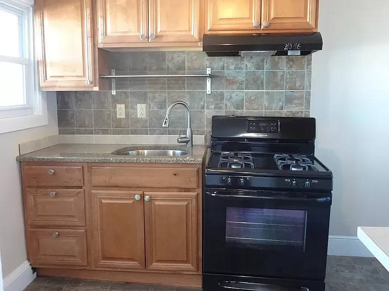 1412 Wood St — Photo 6