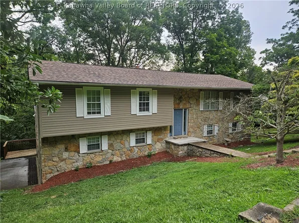 109 Ridgewood Forest Rd, Saint Albans, WV 25177